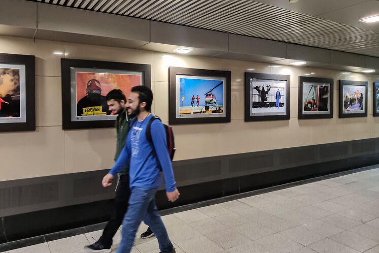 نمایشگاه عکس نفت در ایستگاه مترو میدان ولی عصر (عج)