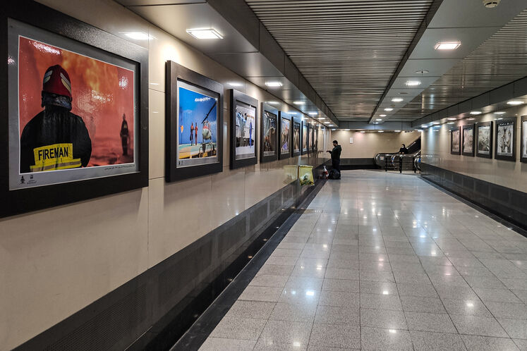 نمایشگاه عکس نفت در ایستگاه مترو میدان ولی عصر (عج)