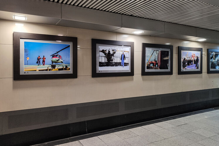 نمایشگاه عکس نفت در ایستگاه مترو میدان ولی عصر (عج)