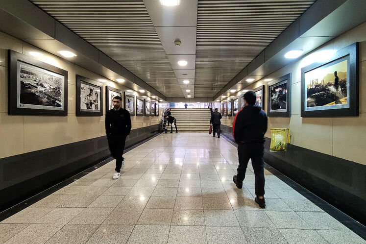 نمایشگاه عکس نفت در ایستگاه مترو میدان ولی عصر (عج)