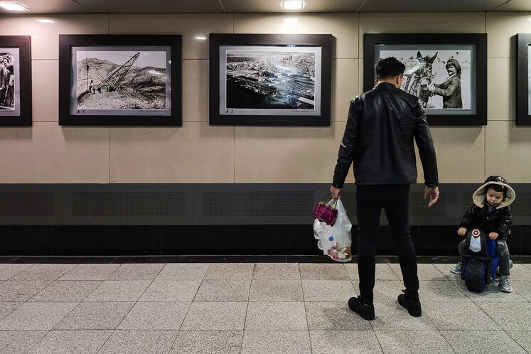 نمایشگاه عکس نفت در ایستگاه مترو میدان ولی عصر (عج)