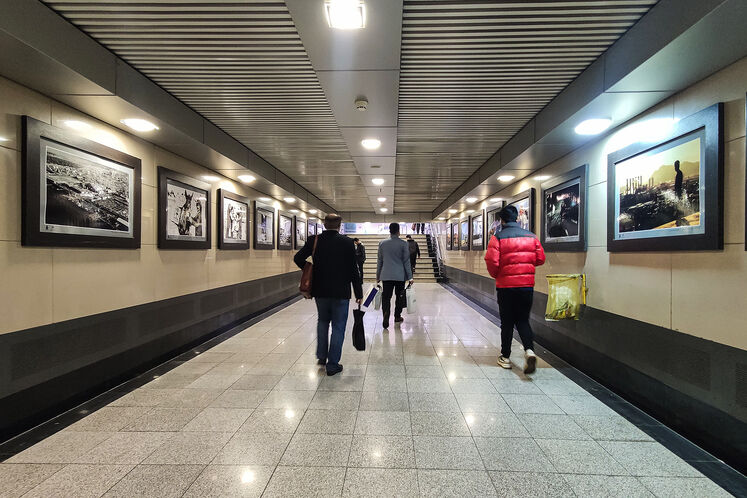 نمایشگاه عکس نفت در ایستگاه مترو میدان ولی عصر (عج)