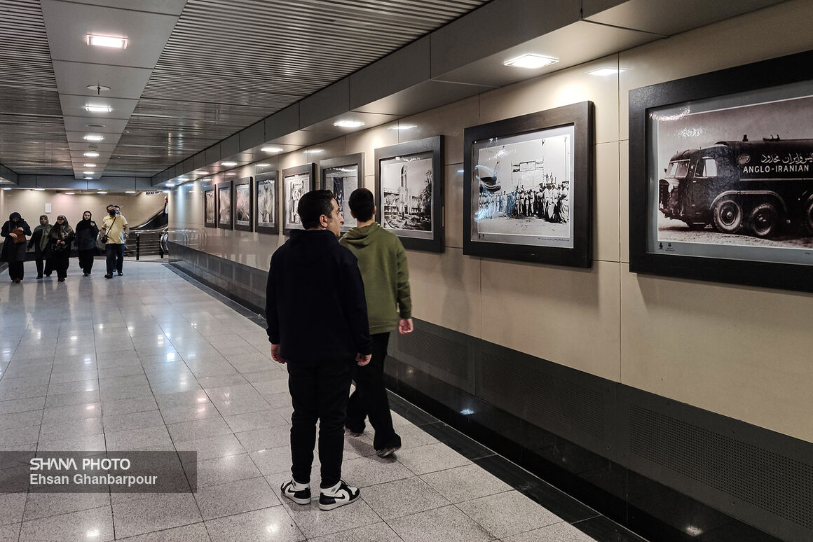 برپایی نمایشگاه عکسهای صنعت نفت در مترو