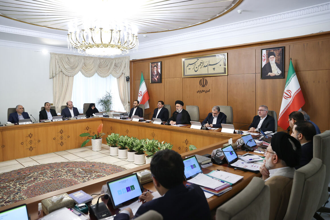 درخواست رئیسی از وزارت نفت برای بررسی زمینههای کاهش مصرف سوخت درخواست رئیسی از وزارت نفت برای بررسی زمینههای کاهش مصرف سوخت