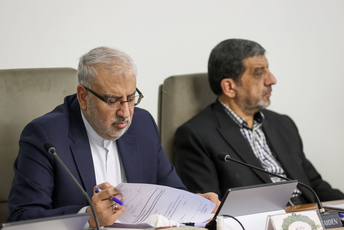 درخواست رئیسی از وزارت نفت برای بررسی زمینههای کاهش مصرف سوخت