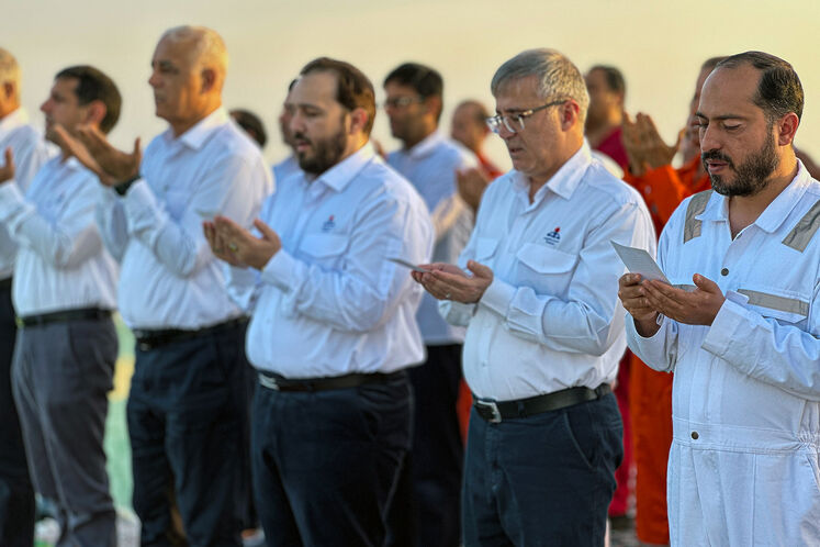 اقامه نماز عید سعید فطر در پارس جنوبی