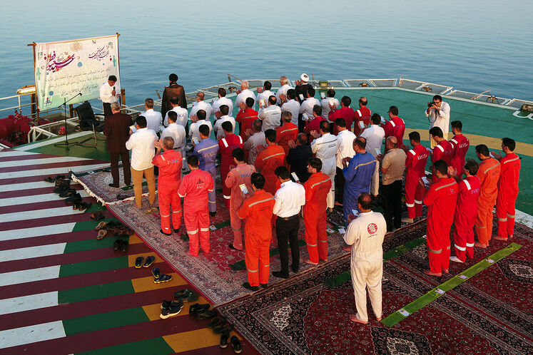 اقامه نماز عید سعید فطر در پارس جنوبی