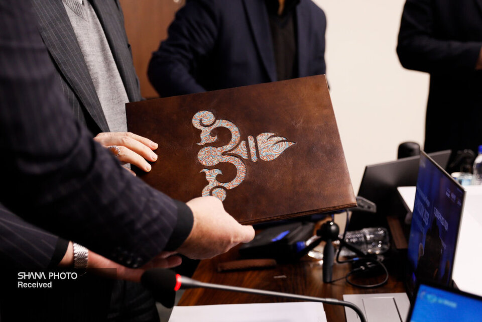 امضای تفاهمنامه جمعآوری گازهای مشعل سکوی سلمان امضای تفاهمنامه جمعآوری گازهای مشعل سکوی سلمان