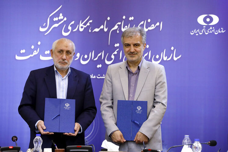 وحیدرضا زیدیفرد، معاون وزیر نفت در امور مهندسی، پژوهش و فناوری و محمد قنادی، معاون برنامهریزی و نظارت راهبردی سازمان انرژی اتمی ایران