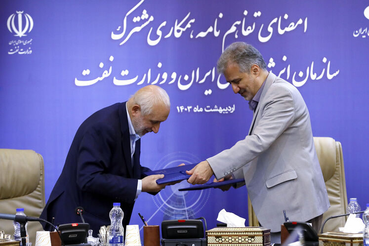 وحیدرضا زیدیفرد، معاون وزیر نفت در امور مهندسی، پژوهش و فناوری و محمد قنادی، معاون برنامهریزی و نظارت راهبردی سازمان انرژی اتمی ایران