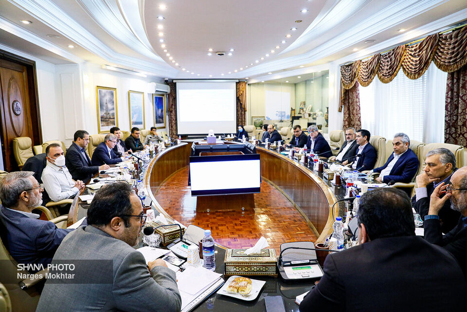 نشست بررسی مسائل و مشکلات حوزه سرمایه انسانی صنعت نفت برگزار شد نشست بررسی مسائل و مشکلات حوزه سرمایه انسانی صنعت نفت برگزار شد