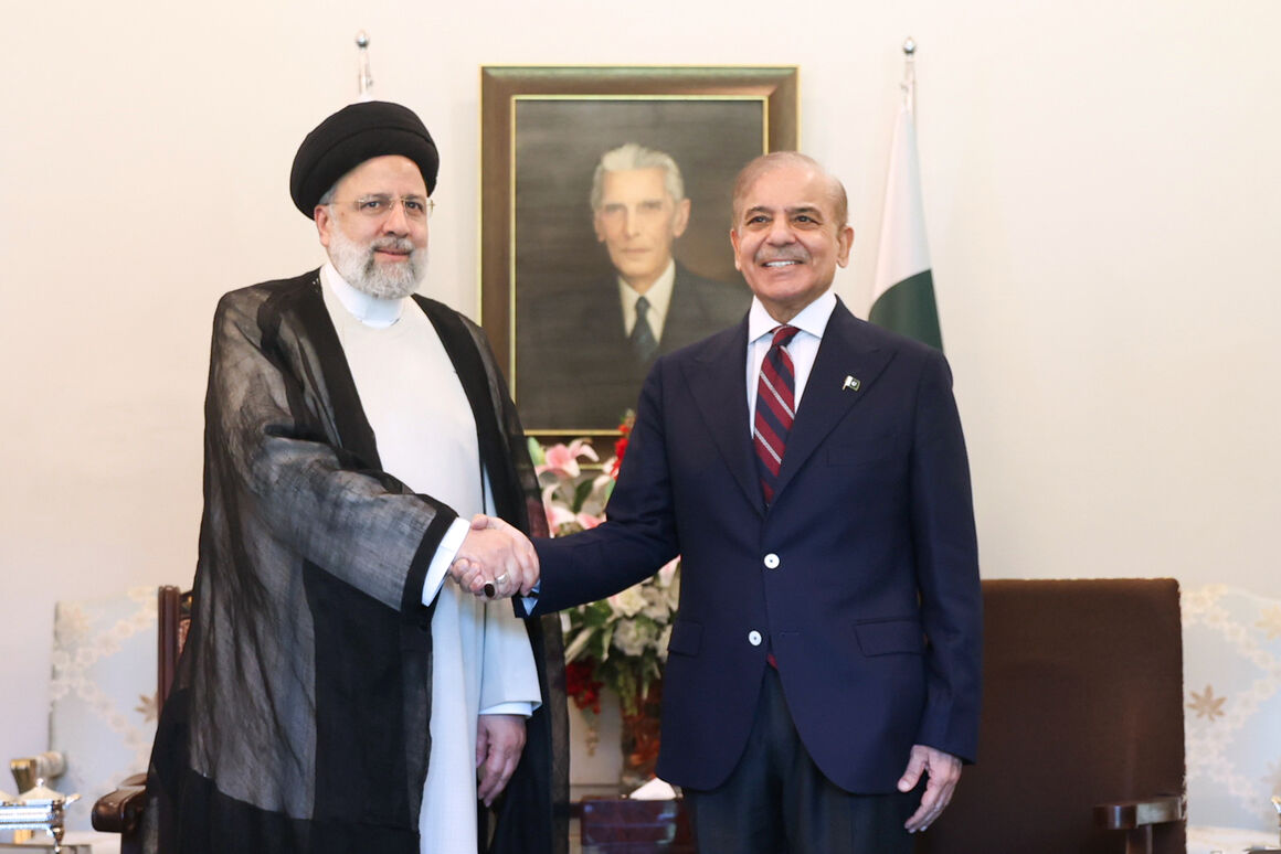 مقام‌های ایران و پاکستان 8 سند همکاری امضا کردند