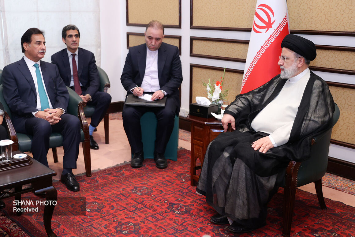 عزم مقام‌های عالی تهران - اسلام‌آباد برای توسعه روابط تجاری و اقتصادی