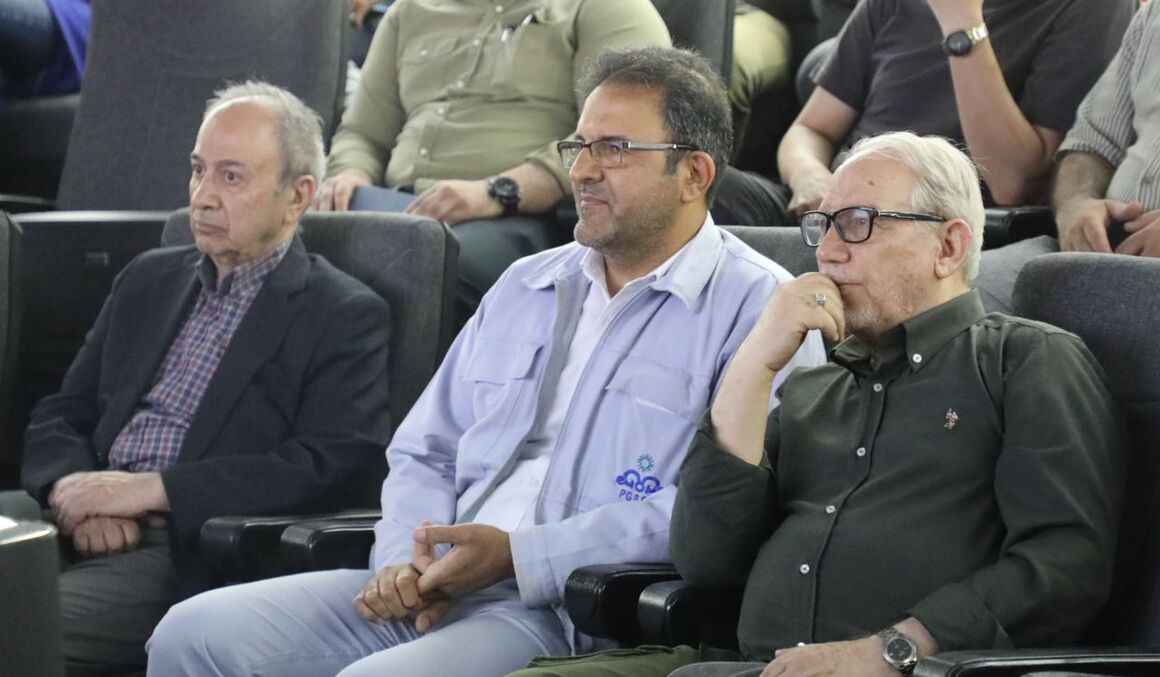 بازدید دستیار و مشاور عالی فرمانده کل قوا از دستاوردهای پالایشگاه ستاره خلیجفارس بازدید دستیار و مشاور عالی فرمانده کل قوا از دستاوردهای پالایشگاه ستاره خلیجفارس