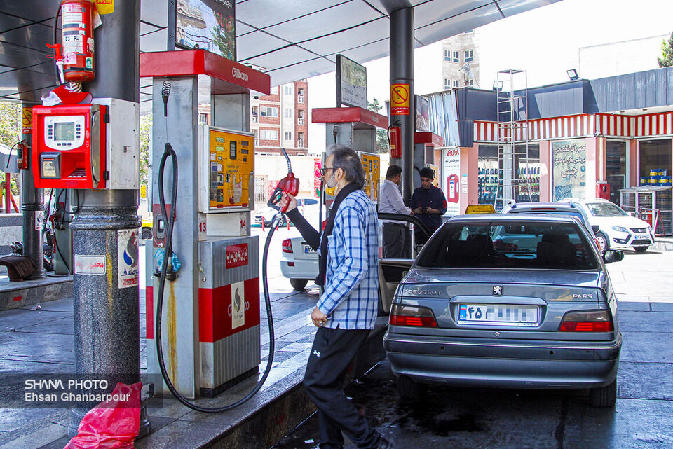 مصرف ۱۲۲ میلیون لیتر بنزین در چهارم فروردین مصرف ۱۲۲ میلیون لیتر بنزین در چهارم فروردین