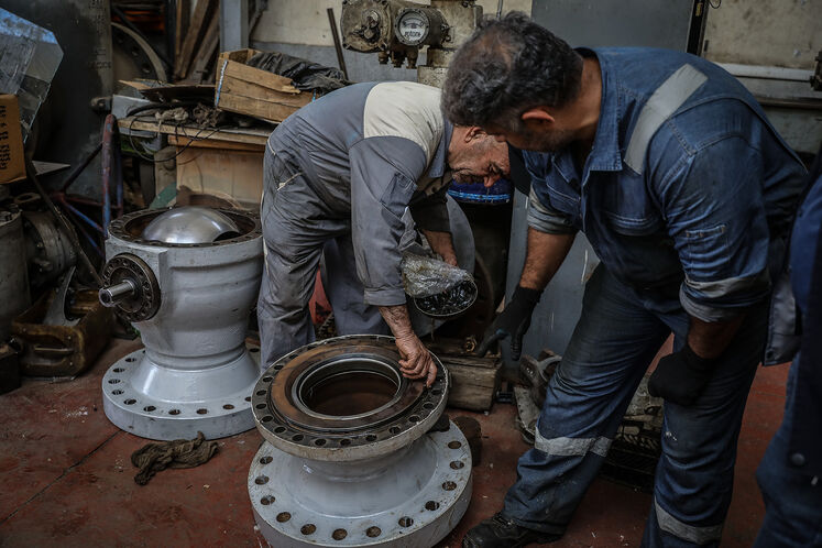 کارگران مرکز انتقال نفت تهران در روز کارگر
