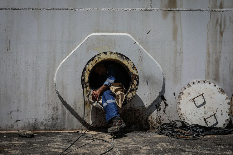کارگران مرکز انتقال نفت تهران در روز کارگر