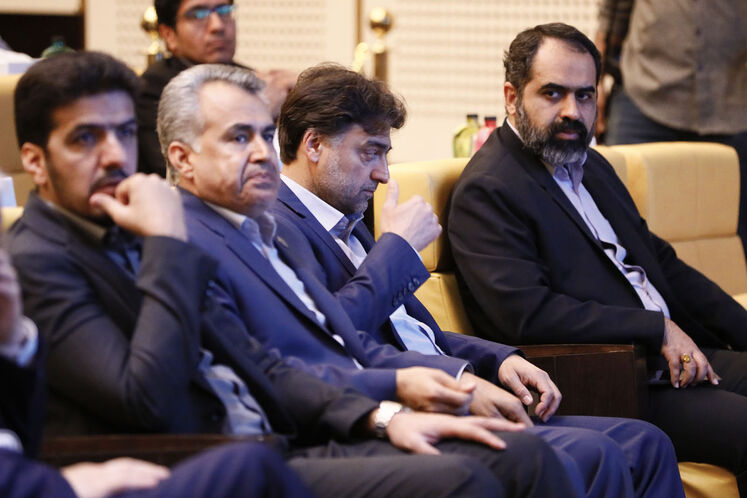 آیین امضای تفاهمنامههای مطالعه طرحهای توسعه ۱۶ میدان گازی با هلدینگها، شرکتهای پتروشیمی و شرکتهای اکتشاف و تولید ایرانی