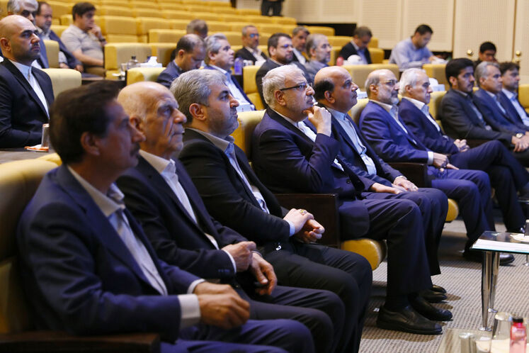 آیین امضای تفاهمنامههای مطالعه طرحهای توسعه ۱۶ میدان گازی با هلدینگها، شرکتهای پتروشیمی و شرکتهای اکتشاف و تولید ایرانی