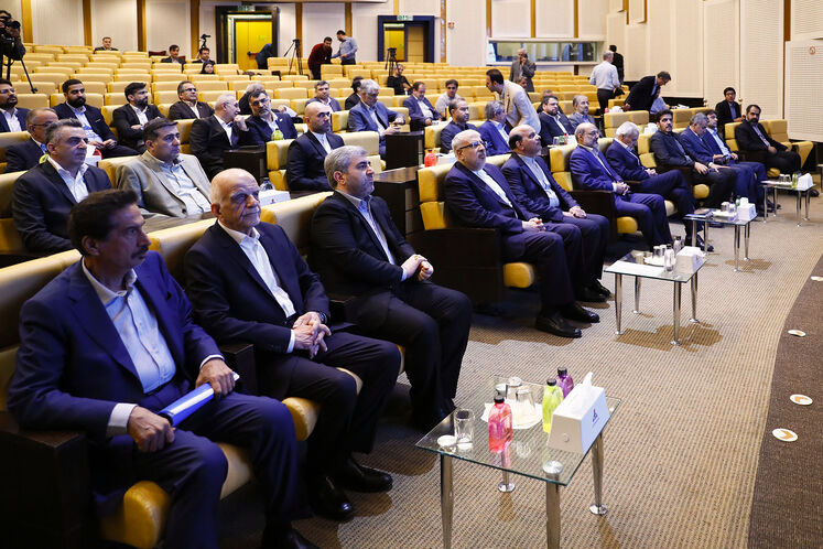 آیین امضای تفاهمنامههای مطالعه طرحهای توسعه ۱۶ میدان گازی با هلدینگها، شرکتهای پتروشیمی و شرکتهای اکتشاف و تولید ایرانی