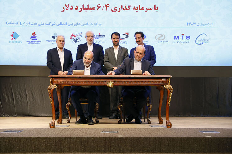 آیین امضای تفاهمنامههای مطالعه طرحهای توسعه ۱۶ میدان گازی با هلدینگها، شرکتهای پتروشیمی و شرکتهای اکتشاف و تولید ایرانی