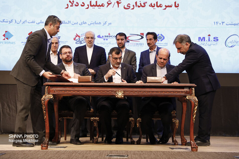 تفاهمنامههای مطالعه توسعه ۱۶ میدان گازی با ۶.۴ میلیارد دلار سرمایهگذاری امضا شد تفاهمنامههای مطالعه توسعه ۱۶ میدان گازی با ۶.۴ میلیارد دلار سرمایهگذاری امضا شد