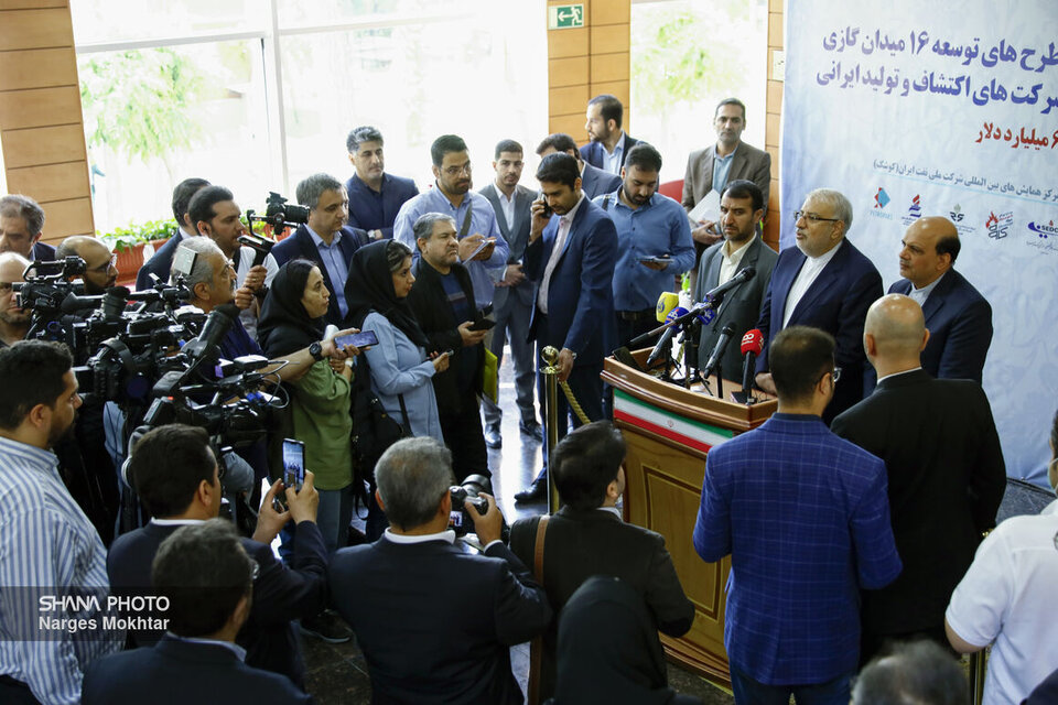 آیین امضای تفاهمنامههای مطالعه طرحهای توسعه ۱۶ میدان گازی/ بخش دوم آیین امضای تفاهمنامههای مطالعه طرحهای توسعه ۱۶ میدان گازی/ بخش دوم