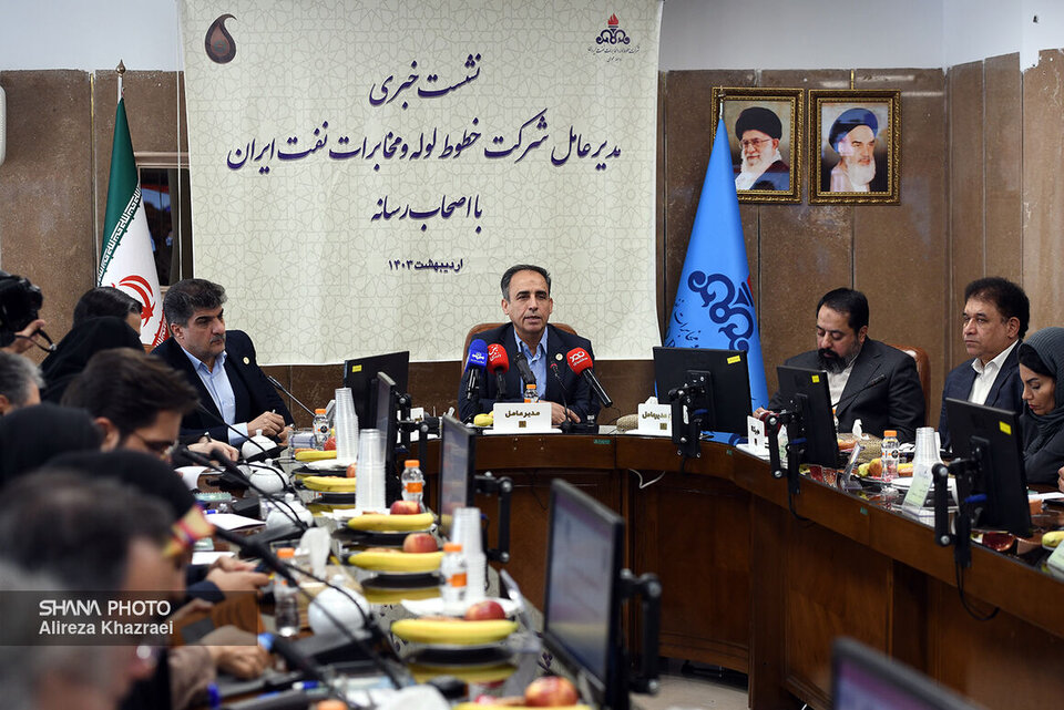 انتقال ۱۳۷ میلیارد لیتر نفت و فرآورده در ۱۴۰۲/ طول خطوط لوله انتقال نفت ایران ۱۰۰۰ کیلومتر افزایش مییابد انتقال ۱۳۷ میلیارد لیتر نفت و فرآورده در ۱۴۰۲/ طول خطوط لوله انتقال نفت ایران ۱۰۰۰ کیلومتر افزایش مییابد