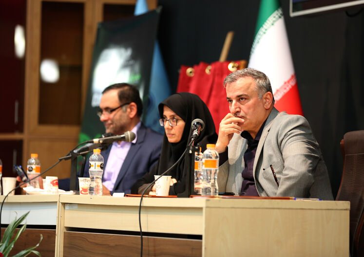 آیین رونمایی پترو آفرین