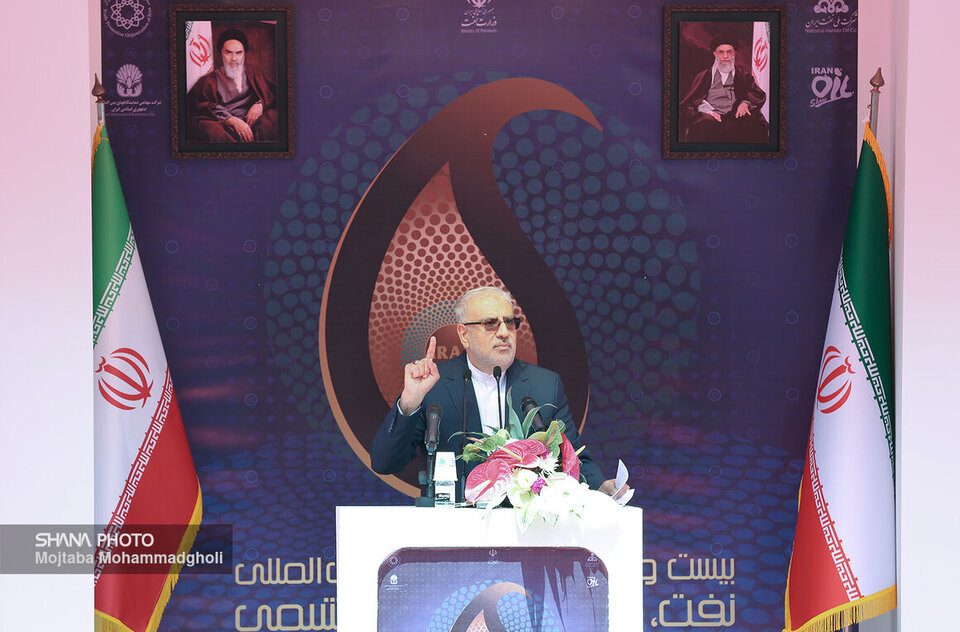 We Look Neither Negotiations nor Foreign Companies to Develop Oil Industry We Look Neither Negotiations nor Foreign Companies to Develop Oil Industry