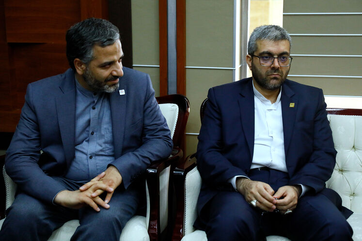 احمد اسدزاده، معاون امور بین‌الملل و بازرگانی وزیر نفت و محمد چهاردولی، رئیس دانشگاه صنعت نفت