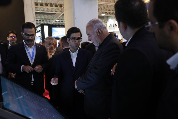 بازدید علیرضا فخاری، استاندار تهران، از نمایشگاه بین‌المللی نفت ایران