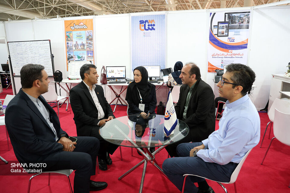 بازدید مدیرعامل شرکت پایانههای نفتی از تحریریه رسانههای روابط عمومی وزارت نفت بازدید مدیرعامل شرکت پایانههای نفتی از تحریریه رسانههای روابط عمومی وزارت نفت