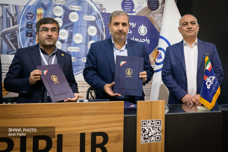 امضای ۵ قرارداد محیطزیستی بین پژوهشگاه صنعت نفت و منطقه ویژه پارس امضای ۵ قرارداد محیطزیستی بین پژوهشگاه صنعت نفت و منطقه ویژه پارس