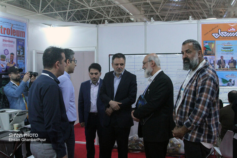 معاون وزیر نفت در امور پالایش و پخش از تحریریه رسانههای روابط عمومی وزارت نفت بازدید کرد معاون وزیر نفت در امور پالایش و پخش از تحریریه رسانههای روابط عمومی وزارت نفت بازدید کرد