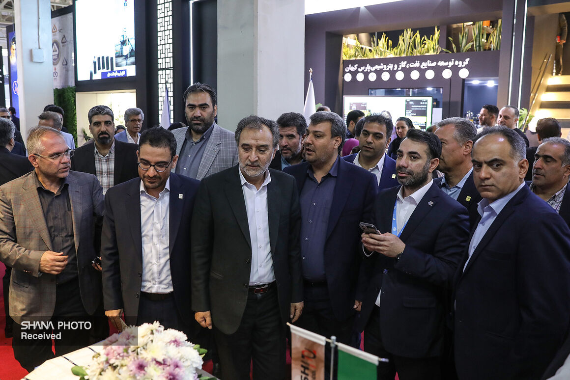 معاون حقوقی رئیس‌جمهوری از نمایشگاه بین‌المللی نفت ایران بازدید کرد