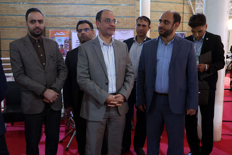 بازدید  علیرضا مهدیزاده، مدیرعامل شرکت نفت فلات قاره ایران از تحریریه رسانههای روابط عمومی وزارت نفت