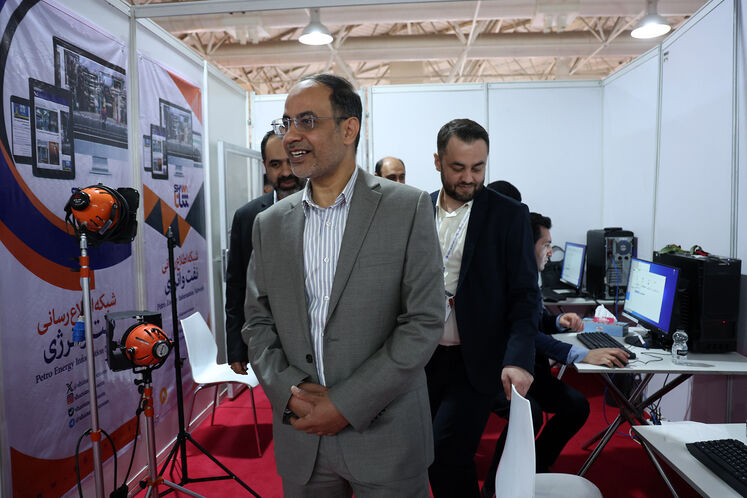 بازدید  علیرضا مهدیزاده، مدیرعامل شرکت نفت فلات قاره ایران از تحریریه رسانههای روابط عمومی وزارت نفت