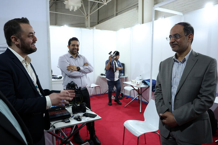 بازدید  علیرضا مهدیزاده، مدیرعامل شرکت نفت فلات قاره ایران از تحریریه رسانههای روابط عمومی وزارت نفت