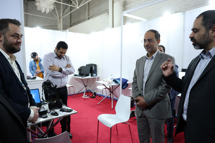 بازدید  علیرضا مهدیزاده، مدیرعامل شرکت نفت فلات قاره ایران از تحریریه رسانههای روابط عمومی وزارت نفت