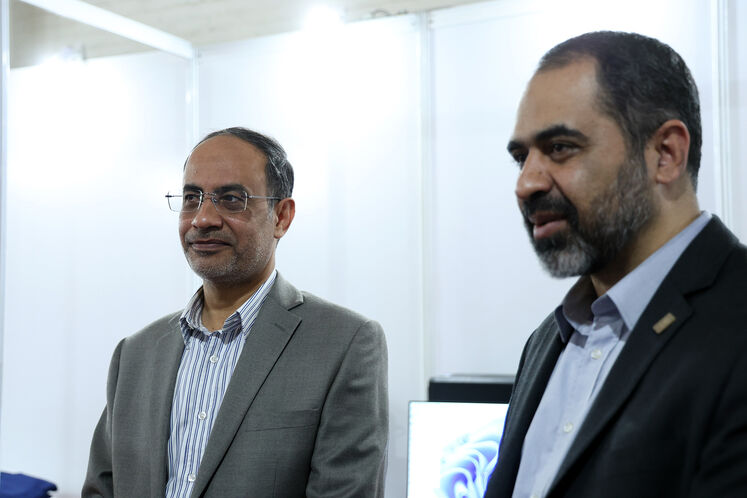 بازدید  علیرضا مهدیزاده، مدیرعامل شرکت نفت فلات قاره ایران از تحریریه رسانههای روابط عمومی وزارت نفت