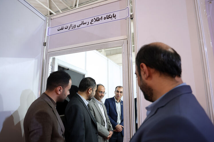 بازدید  علیرضا مهدیزاده، مدیرعامل شرکت نفت فلات قاره ایران از تحریریه رسانههای روابط عمومی وزارت نفت