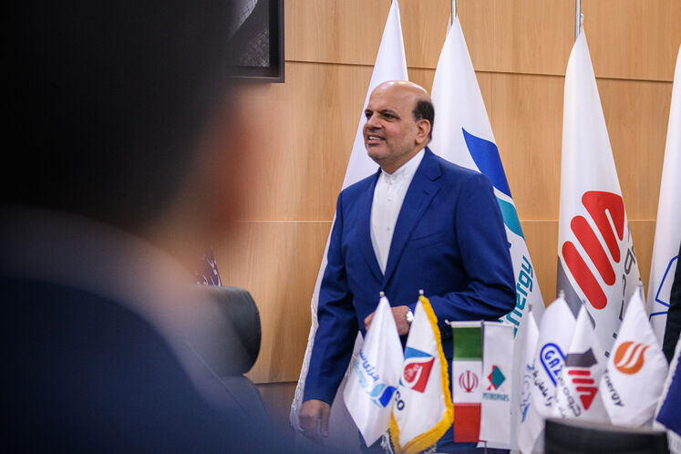 امضا ۹ تفاهم نامه توسعه میدان های نفت و گاز با شرکت های اکتشاف و تولید به ارزش ۸ میلیارد دلار