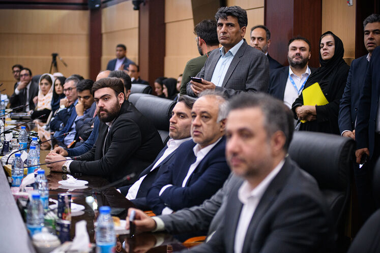 آیین امضای ۹ تفاهمنامه توسعه میدانهای نفت و گاز با شرکتهای اکتشاف و تولید