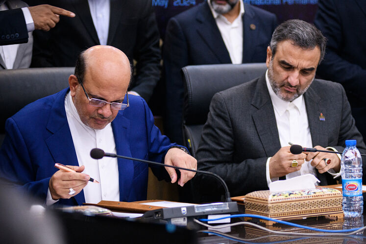 حسین شیوا، مدیرعامل شرکت مهندسی و ساخت تأسیسات دریایی ایران و محسن خجستهمهر، مدیرعامل شرکت ملی نفت ایران