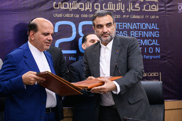 حسین شیوا، مدیرعامل شرکت مهندسی و ساخت تأسیسات دریایی ایران و محسن خجستهمهر، مدیرعامل شرکت ملی نفت ایران