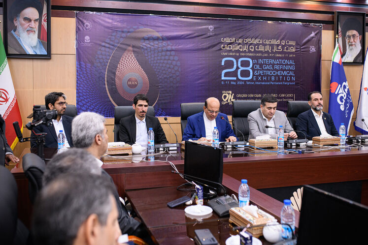 آیین امضای ۹ تفاهمنامه توسعه میدانهای نفت و گاز با شرکتهای اکتشاف و تولید