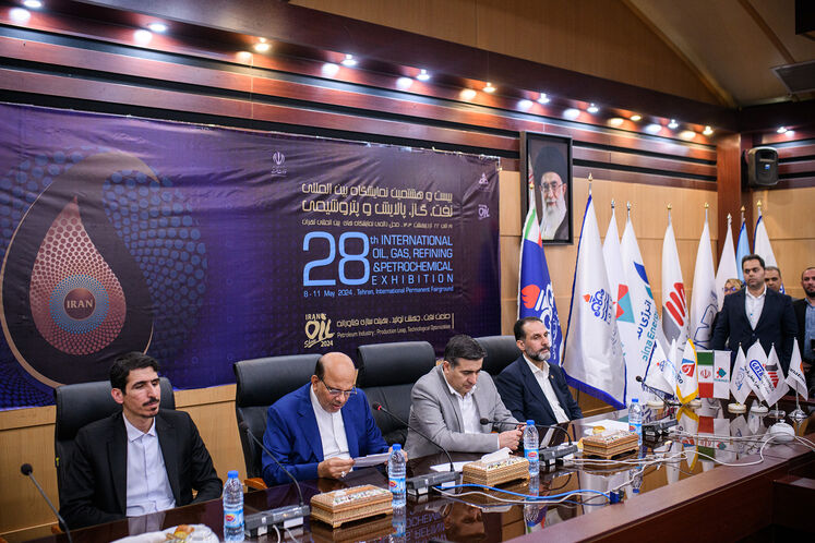 آیین امضای ۹ تفاهمنامه توسعه میدانهای نفت و گاز با شرکتهای اکتشاف و تولید