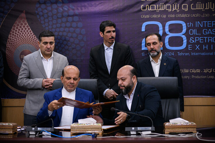 آیین امضای ۹ تفاهمنامه توسعه میدانهای نفت و گاز با شرکتهای اکتشاف و تولید
