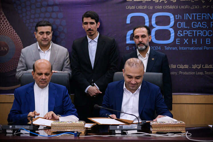 آیین امضای ۹ تفاهمنامه توسعه میدانهای نفت و گاز با شرکتهای اکتشاف و تولید